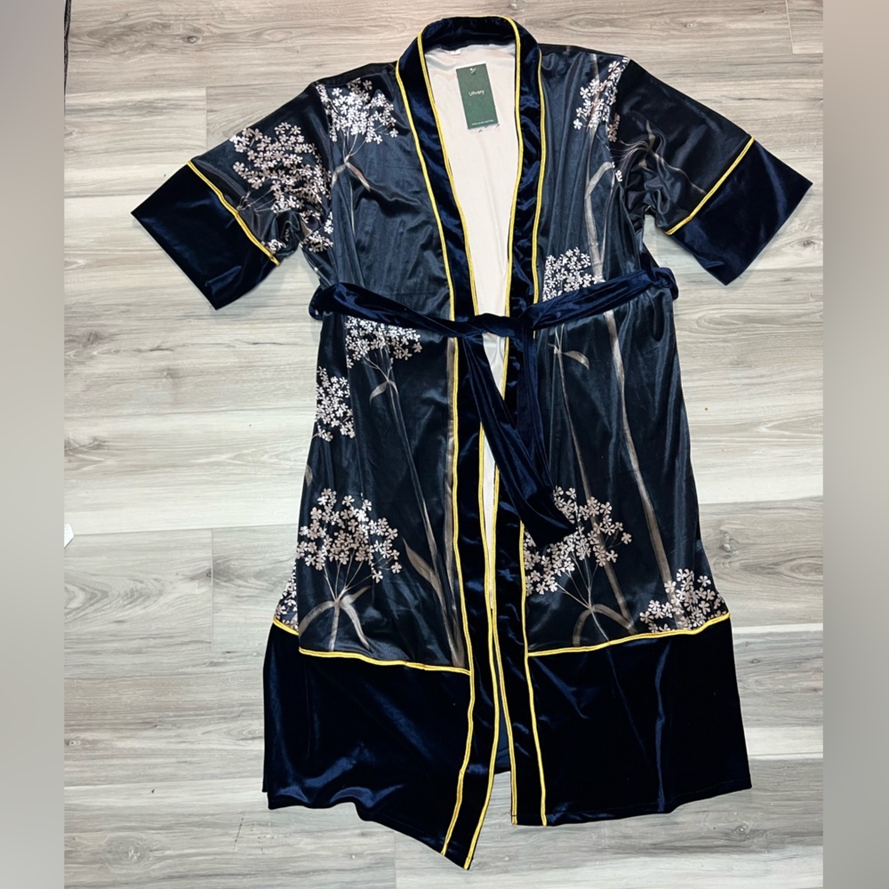 Navy robe